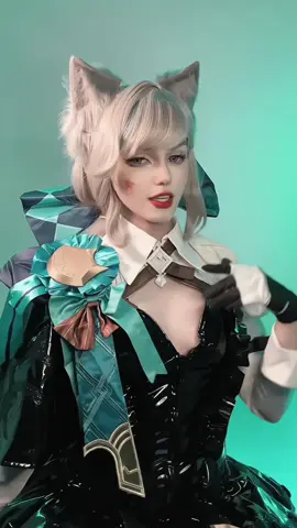 LYNTWINS 🗣️ thank u @miccostumes for the beautiful costumes and wigs!! these might be my first easy to put on genshin outfits ngl 😭 #lyney #lynette #GenshinImpact #lynettecosplay #lyneycosplay #miccostumes #miccostumespartner 
