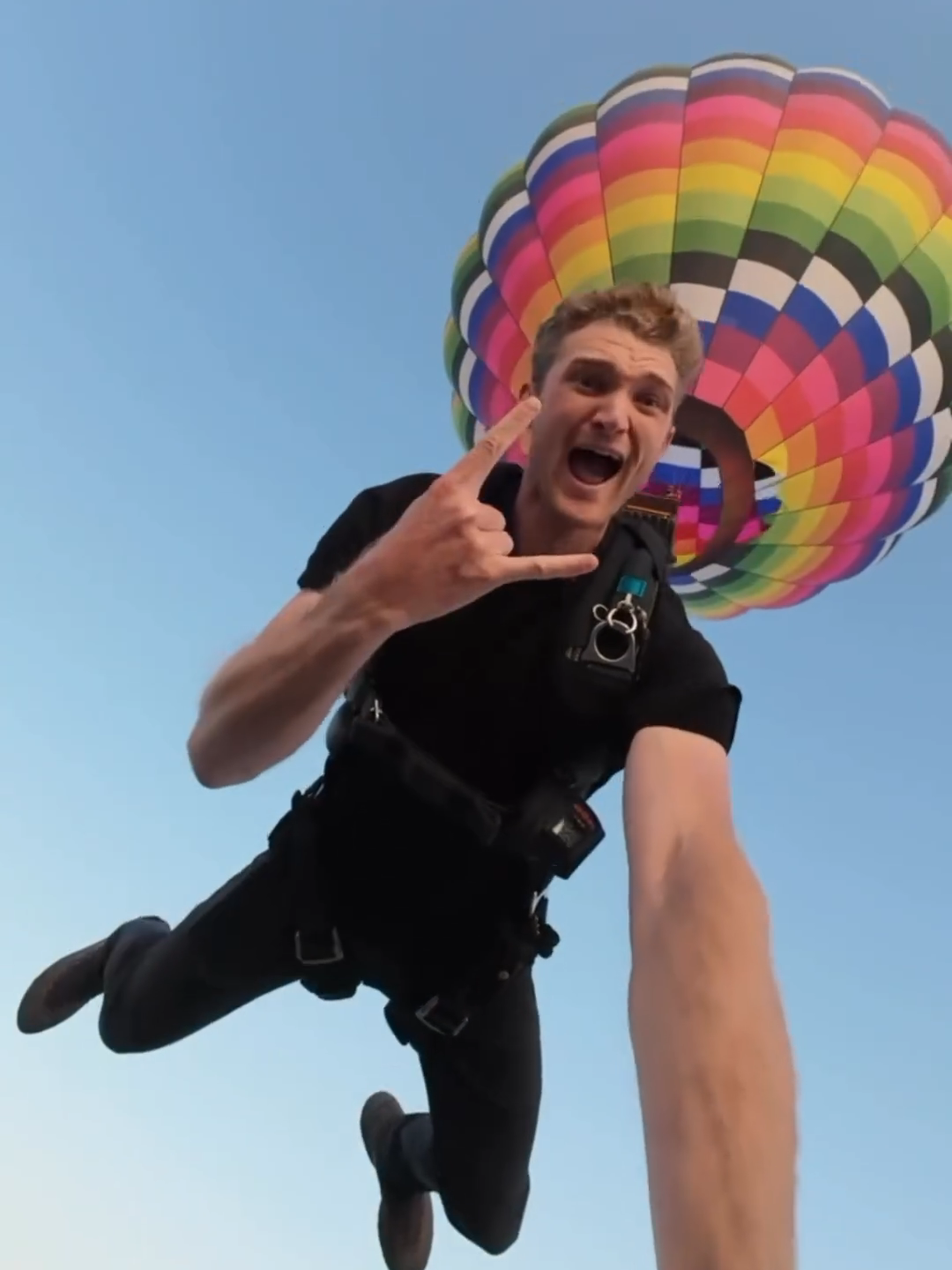 3, 2, FUN! 🪂 (Performed by professional, Do Not Attempt)  (IG🎥: @chrisandfinck) #Unreel #Extreme #Basejumping #hotairballoon #Stunt