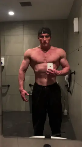 I consumed 10,000 calories yesterday post-cut. Nearly 1.5kg of white sugar. The refeed isn’t done yet though. #GymTok #Fitness #natty #tren 