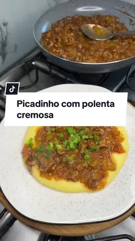 Picadinho com polenta cremosa