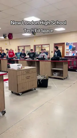 Check out how New London High School took their learning spaces to the next level! The school partnered with us and Scholastic Equipment to create inspiring environments that support all types of learning, from the vibrant library to the innovative tech ed space and collaborative learning pods. #SchoolFurniture #ClassroomFurniture #WBManufacturing #ProjectSpotlight #TechEd