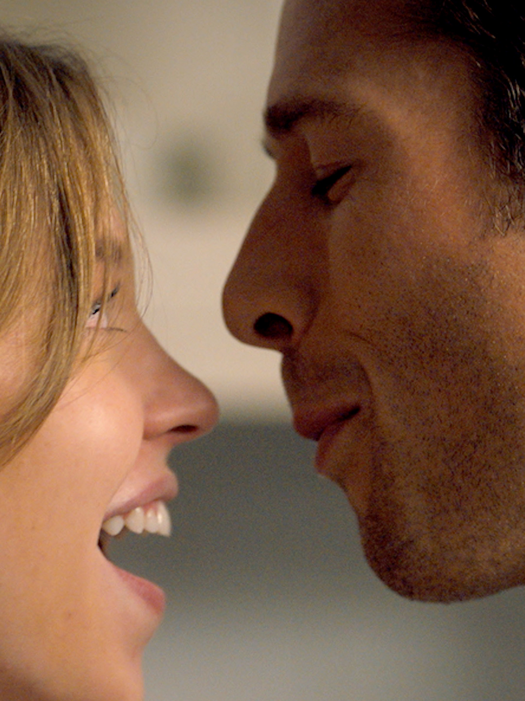 Puh, ist plötzlich ganz schön warm hier, oder?? 🎬 Wo die Lüge hinfällt #WhatToWatch #anyonebutyou #sydneysweeney #glenpowell
