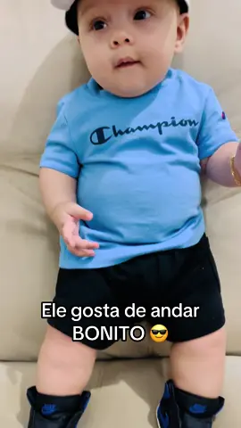 Ele é vaidoso 😎 #maedemenino #lookmenino #babyfashion #maternidade #fashionkids 