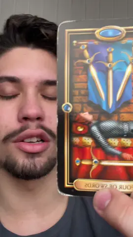 Sabe quem é essa pessoa? #tarot #taro #tarodoamor #tarotdehoje #tarotreader #tarotreading #tarotok 