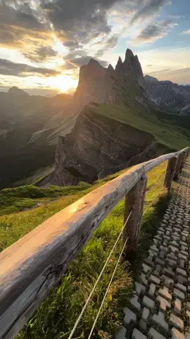 Welxome to the Dolomites 😍 this beautiful view on top of seceda is perfect ♥️ #dolomiti #seceda #mountains #montagne #alpen