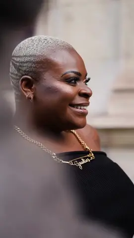 Hoje é uma data que está no calendário da nossa existência como um lembrete de que nossas vivências não podem e não devem ser apagadas e nem sufocadas.  Ser mulher negra é luta, mas também é a alegria de pertencer a uma ancestralidade nobre e potente.  Viva todas as mulheres pretas desse País! Eu tenho orgulho do que somos todas juntas🤎 #diadamulhepreta #25dejulho #mulherismoafricano @ricardotassilo