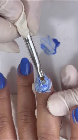 Esse marmorizado ficou a coisa mais linda 😍💙 #marmorizado #nails #unhas #foruyou #fyp #videoviraltiktok #satysfying #manicure #esmaltacao #foryoupage #cuticula #nailsartvideos #videoviral 