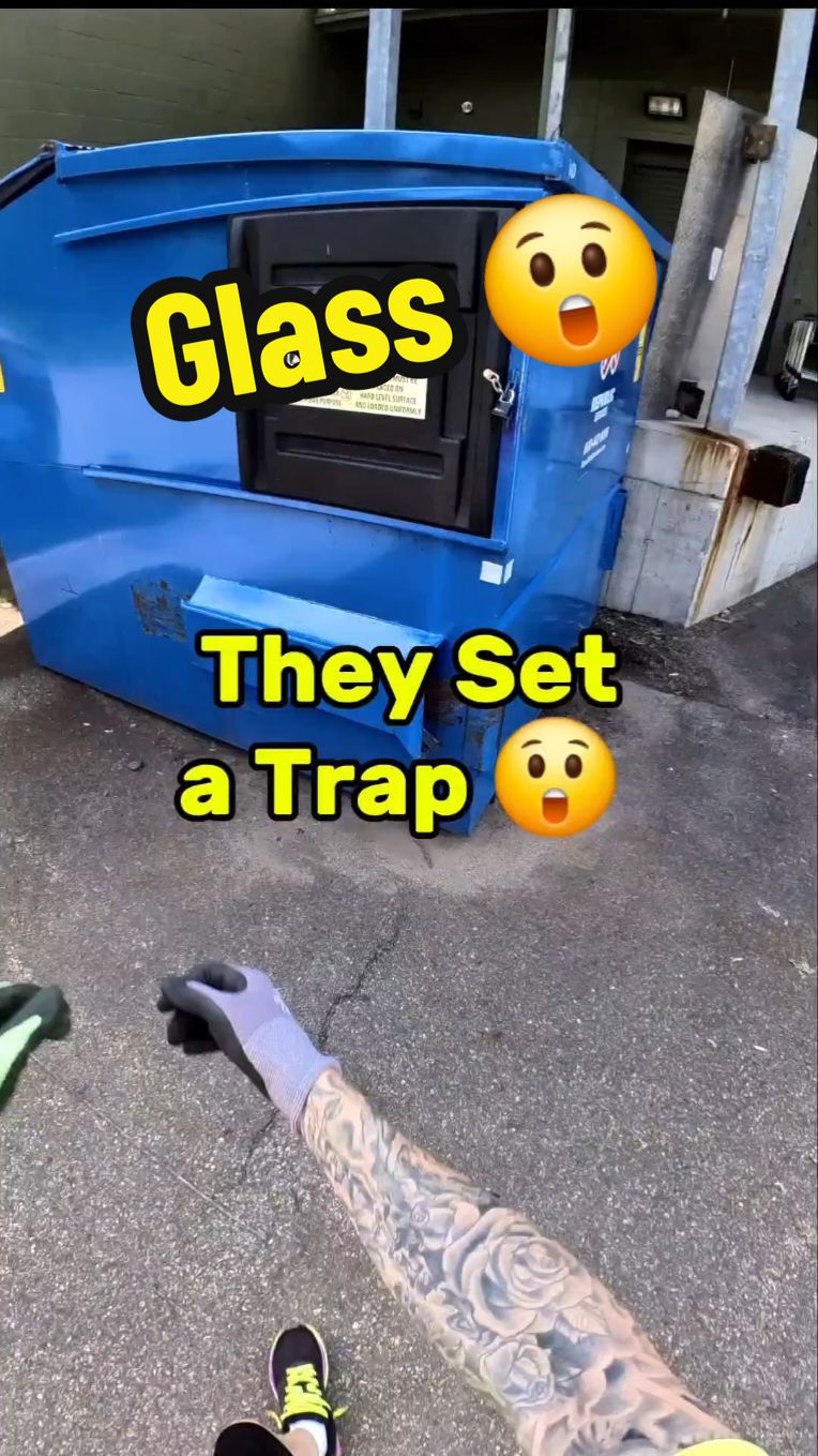 Why would employees set a trap in this dumpster!?!? 😐 Whats in the OBGYN dumpater 🤮? Let's find out.  3 dumpster mash up  #dumpsterdiving #trap #glass #fy 