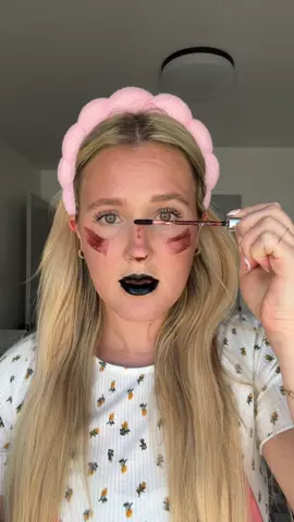 My lips are so dry lol. Anyway I saw @Zee do this and im obsessed!! #liptint #blushhack #sunkissed #bestblush 