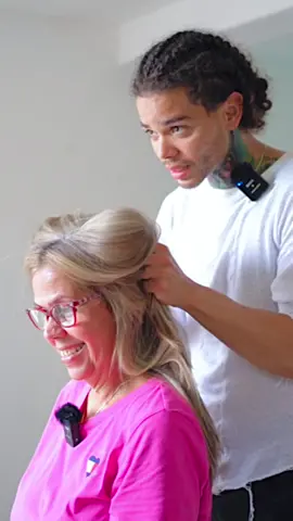 ✨ **Transformación Radiante con Tia Kari** ✨ Después de muchos años de optar por tonos oscuros y rubios sólidos, Tia Kari decidió confiar en mí para un cambio radical. Tras múltiples conversaciones, optamos por descolorar su cabello y crear un diseño que resaltara sus hermosas canas. El resultado es simplemente espectacular, una obra maestra que me ha dejado maravillado. ¡Gracias por confiar en mí, Tia Kari! #HairTransformation #HairGoals #GreyHairDontCare #HairArt #HairDesign #BlondeBalayage #GreyBlending #HairStylist #BeforeAndAfter #HairInspo #TrustTheProcess #HairMagic #SalonLife #HairJourney #BeautyInfluencer #HairLove #StyleInspo #HairCare #InstaHair #HairInspiration #HairFashion #BalayageLovers #SilverHair #HairTrend #BeautifulTransformation #hairspecialist 