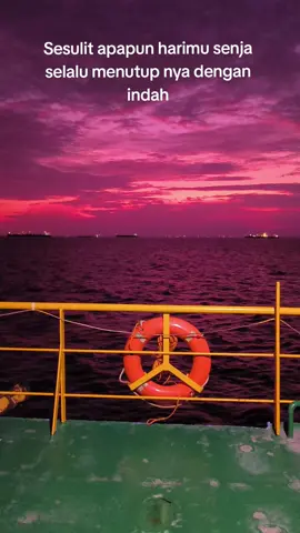 Senja yg indah di loading point m.berau #fckayanprogress  #muaraberautransipmentpoint #seamanlife #sunsetatsea 