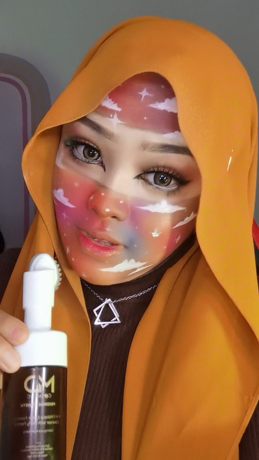 Semudah Abc remove makeup sambil tu boleh merawat skin tau😍😍😍 sesuai my skin sensitive ni😘 @mekdinda_  #remove #foamingcleanser #removemakeup #mekdinda #fypシ゚viral #fyppppppppppppppppppppppp  #fyptiktok #malaysia 