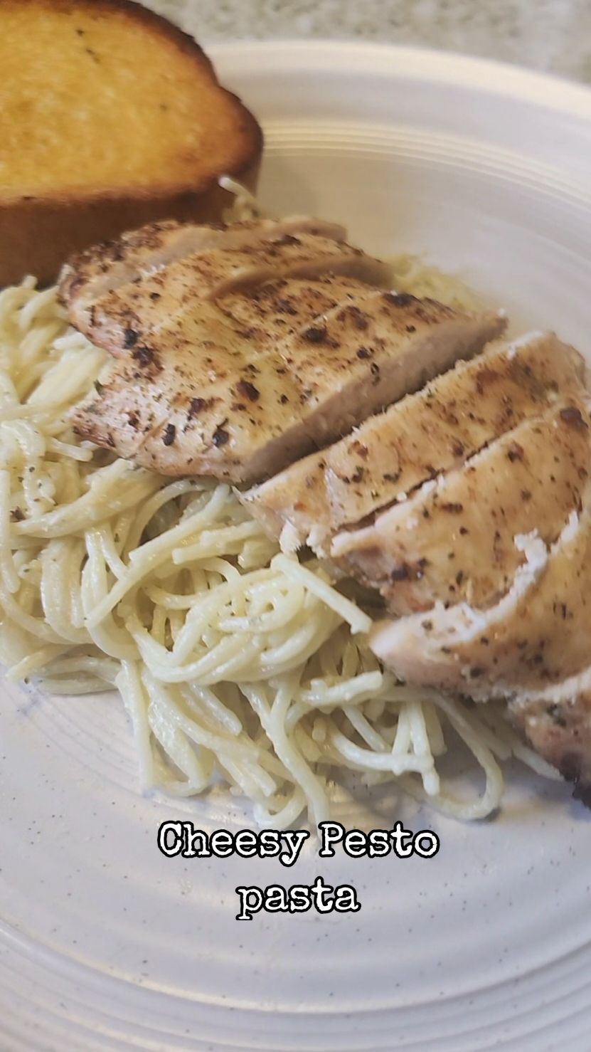 Cheesy Pesto pasta with air fryer chicken breast! #Pesto #cheesy #pasta #chickenbreast #dinneridea #recipes #easy #dinner #protein #proteinpasta #summertine #quickdinner #creatorsearchinsights #tryit 