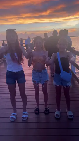 Pretty sunsetttt @Eden Jones @Bella Broderick 