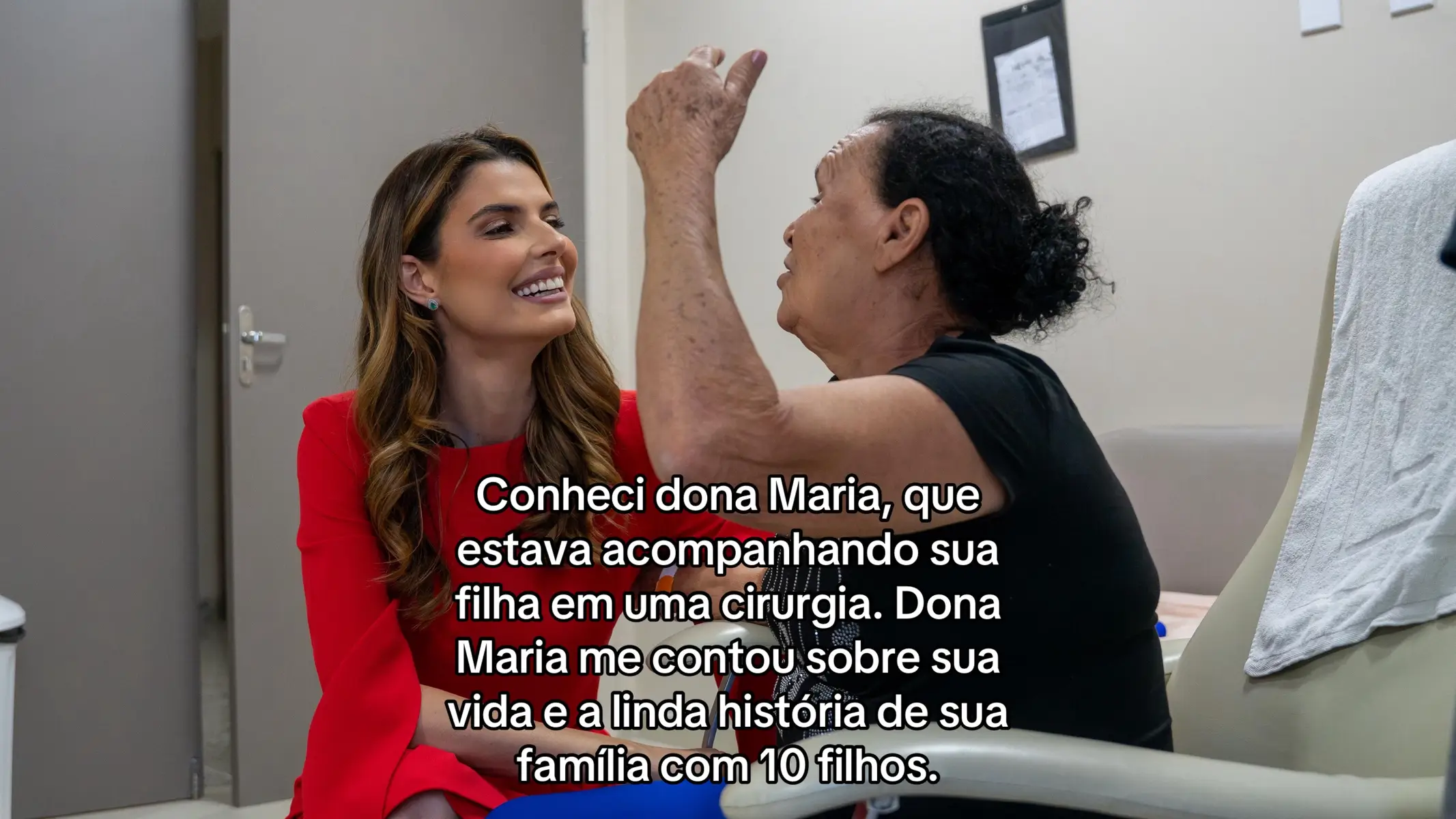 Com muito amor e carinho, compartilho com vocês um momento especial da minha visita de hoje. Conheci dona Maria, que estava acompanhando sua filha em uma cirurgia de laqueadura. Dona Maria me contou sobre sua vida e a linda história de sua família com 10 filhos. Ela falou dos desafios que enfrentou, mas, acima de tudo, do seu AMOR de mãe – o amor em construir e cuidar de sua família e a felicidade de ver sua filha realizar um sonho. Agradeço a dona Maria por essa conversa gostosa logo pela manhã. Sua história me inspirou e me motivou a seguir em frente. São histórias como a dela que me motivam todos os dias. #fy #foryou #jhc 