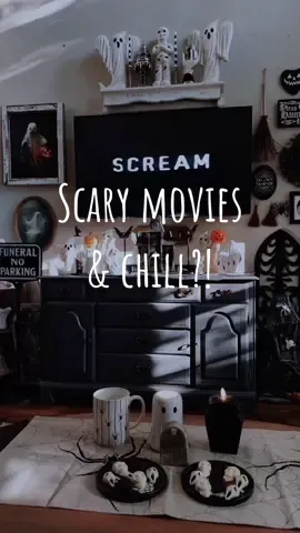 Scary movies & chill?! 👻🔪🩸 #screammovie #scream #screamedit #ghostface #scarymovies #horrormovies #spookyaesthetic #spookytreats #billyloomis #slasher #slashermovie #pov #halloweeneveryday 