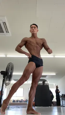 フィジークの大会前日にスポーツモデルポーズする #muscle#training#gym#power#Fitness #workout #physical#athlete#muscle#training#gym#power#fitness #workout #physical#athlete#physique#motivation #筋肉#筋トレ#フィットネス#細マッチョ#ジム#パワー#フィジカルトレーニング#フィジーク#ウルくん#モチベーション  #ポージング