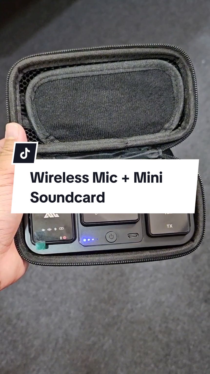 Wireless Microphone Seakan2 Guna Soundcard, Hanya Guna Mode Bluetooth Untuk Mainkan Background Music Ketika Live, Ada Juga Fungsi Reverb, Smart Noise Reduction Noise Canceling dan Mute Button, Sesuai Untuk Hosting Live, Podcast . TNW N11 Professional Microphone Wireless Lapel Lavalier Noise Cancelling Cordless Clip on Mic with Charging Case for Sing Live Stream Vloggers Interview Bluetooth Audio . #wirelessmic #lavaliermicrophone #soundcard #livehost #noisereduction #noisecanceling #anc #microphone #contentcreator #mic #tnwn11 #lavalier 