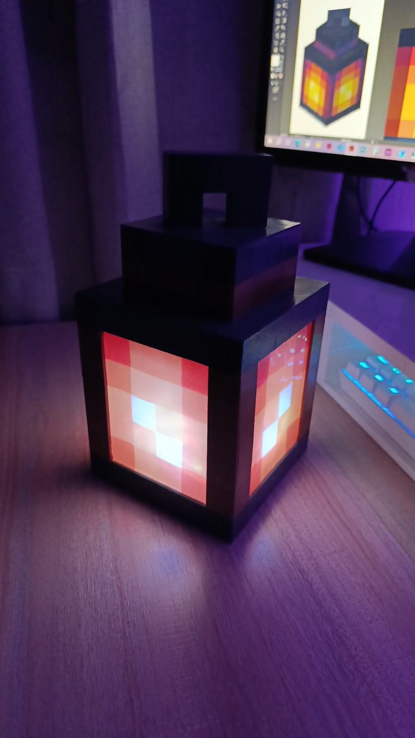 Respuesta a @ridangl Así se ve el farol en un lugar más oscuro ✨  #Minecraft #pintura #manualidades #lucesled #led #minecraftperu #lamp 