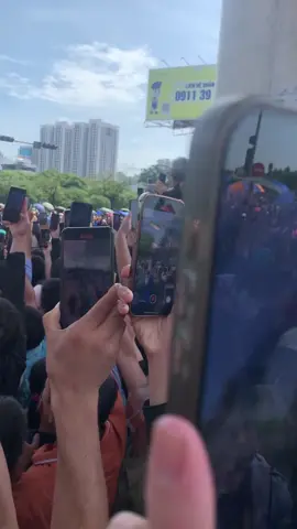 Nhân dân tiễn đưa Tổng Bí thư Nguyễn Phú Trọng tại đoạn đường Hồ Tùng Mậu