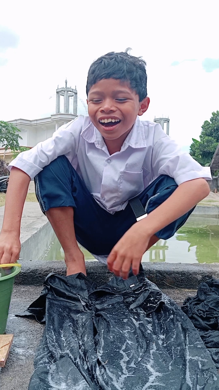 Allah telah memilihmu untuk belajar di pondok karena Allah tau kamu hebat. Tidak semua anak dipilih untuk mau berjuang dipondok #santri #santribanin #santriindonesia #santrikeren #saggafusshalihnw #santripondok #santrisedih #santrikrasan #saggafusshalih 