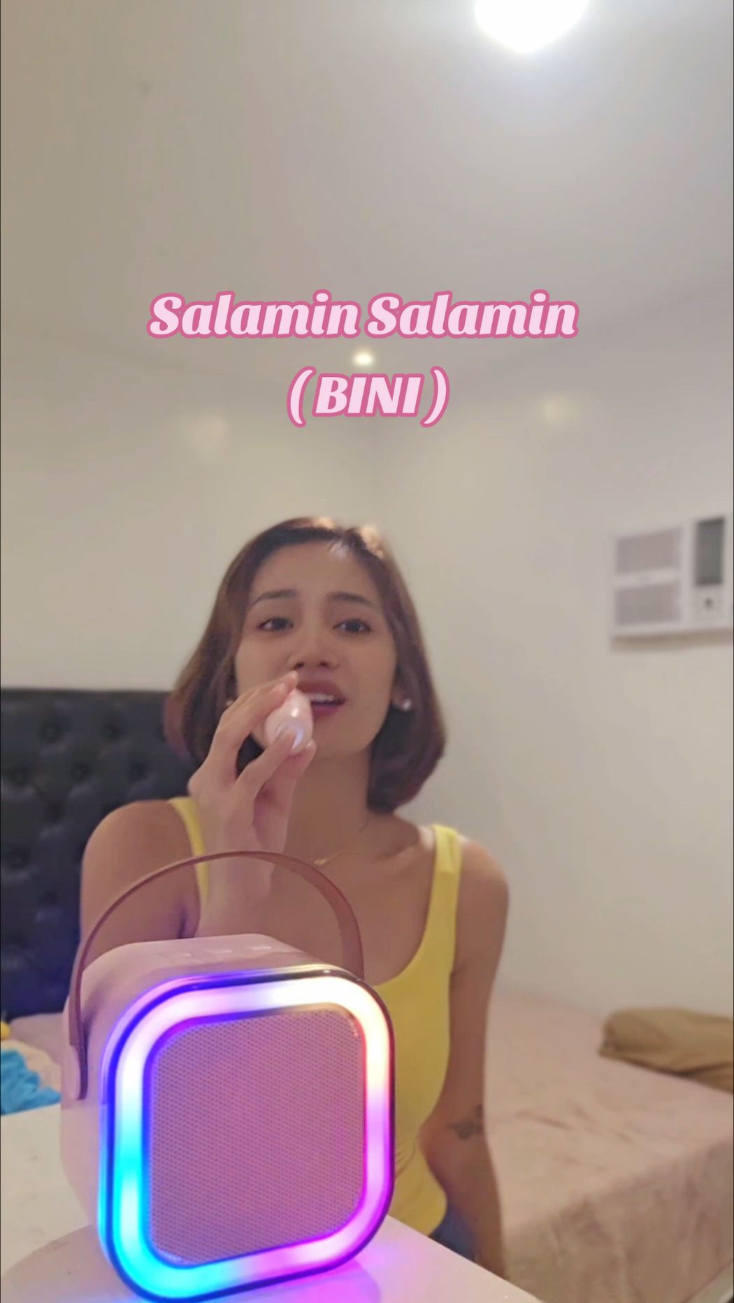 Dahil hindi ko sya kayang sayawin, bumili nalang ako ng mini speaker na may kasama pang 2mic! Ang cute tignan pero nanlalaban sa ganda ng tunog, lakas maka ganda ng bosses yarn parang si bini sheena naba charet!!! @bini_sheena  @bini_ph  #fyp #minivideoke #minivideokewithmic #bestbudol #salaminsalamin #bini 