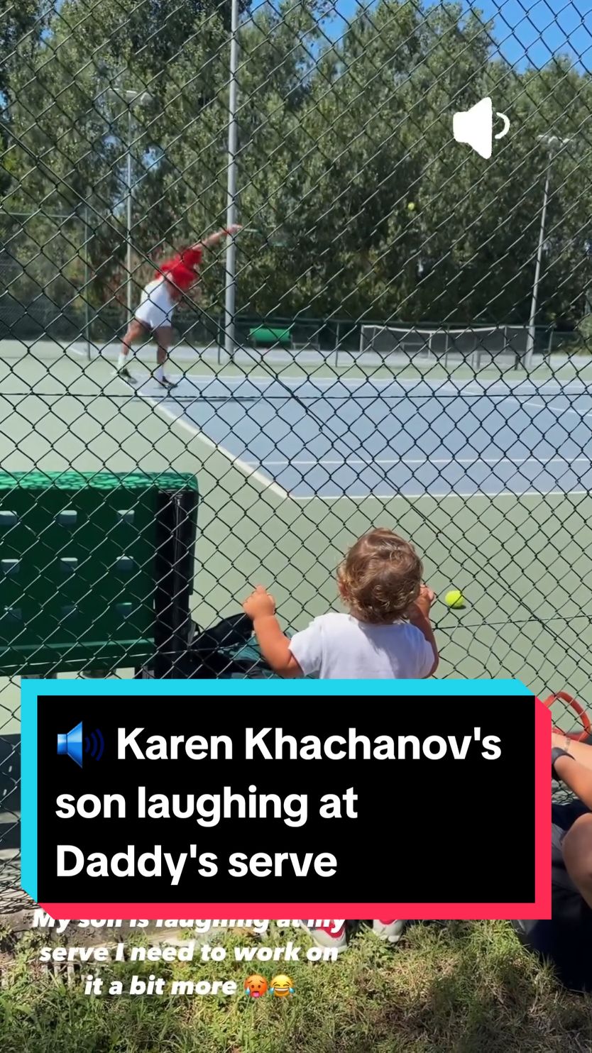 🔊 Karen Khachanov's son laughing at Daddy's serve 🤣  #tennis #karenkhachanov #khachanov #tennisserve 