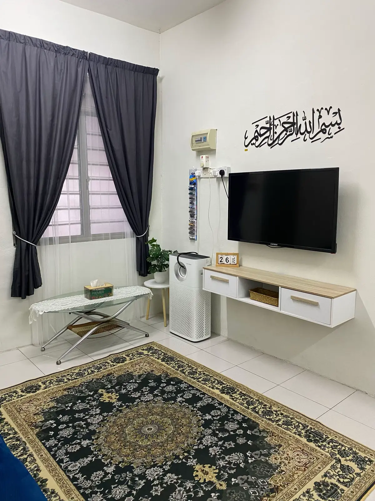 Syukur seadanyaa walaupun belum ada rezeki nak ada rumah sendiri . Rumah sewa pun janji ada tempat berteduh dan privacyy keluarga 🥰🥰#fyppp #foryou #trending #berandafyp #rumahkusyurgaku #decorumah 