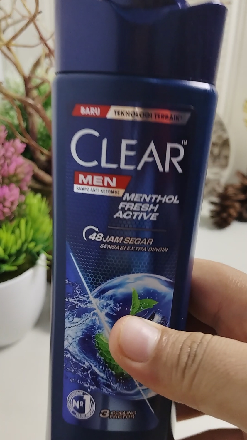 Shampo anti ketombe andalan misua, hempas gatal2 kepala😍😍 #clearmenshampoo #shampoantiketombe #shampomenthol #hempasketombe #rambutsehat #shampopria #clearmencoolsportmenthol #TikTokShop #affiliatetiktok #affiliate #affiliatemarketing #lewatberanda #fyf #fyp #checkout #wajibcheckout #reccomended 