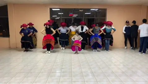 Ensayos @Tushun Runa Guaranda  #guaranda_bolivar_ecuador🇲🇫🇪🇨 #guaranda🇪🇨ecuador #danzafolklorica #con_fuerza_tushun 