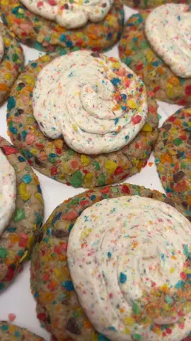 Fruity Pebbles Cupcake Cookies! My inner child killed it with these ones 🥰😍 (full recipe in video!) #fruitypebblescookies #fruitypebblestreats #fruitypebble #crumblecookie #sugarcookies #bestcookiesever 