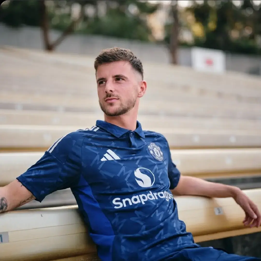 some more pics of mase and the team in the new away kit, which they will be wearing when they play arsenal on Sunday at 1am #mount #manchesterunited  #reddevil #masonmount #mm7 #manutd #masontonymount #foryoupage #england #Preseason #favoriteboy #mm19 