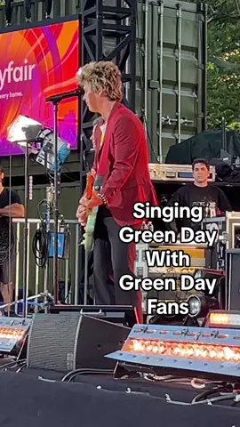 Singing #GreenDay at #greendayongma @Good Morning America 