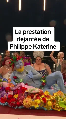 Philippe Katerine déguisé en Dyonisos fait son apparition sur la Seine. #olympics #paris2024 #JO2024 #philippekaterine #roadtoparis