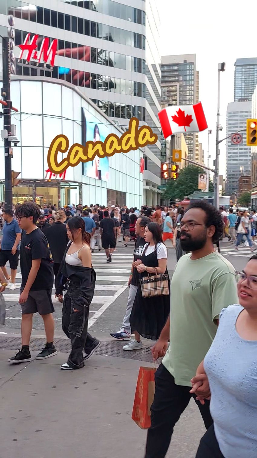 Toronto Fridays: Dundas Square Edition 🇨🇦❤️✨️ #dundassquare #toronto #thingstodotoronto #torontocity #torontosummer #canada #canada_life #immigration #هجرة_الى_كندا #fypシ #foryou 