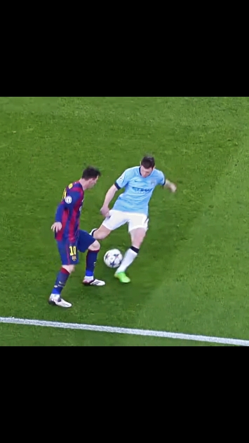 Messi is Pure genius. #Messi  #football #skills #Soccer #dribbles #goals 