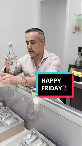 I think we’ve met our match guys! Buddy answered this question in less than 5 seconds, good thing G tested the waters before he gave him the actual $200 question, imagine if this was a $500 question😂🤦🏻‍♂️ Happy Friday guys! Don’t forget to start your weekend off right🕺🏻 SEE YOU GUYS MONDAY • • • #gluxejewelers #miami #customerappreciation #clientsatisfaction #jeweler #buyselltrade #buynow #watches #happyfriday #starttheweekend #weekendkickoff #mathfun #interviewquestions 