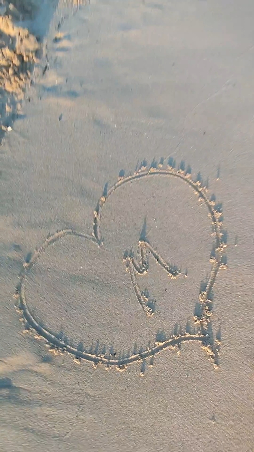 M❤️ #CapCut #foryoup #trend #viral #fy #beach #initial #letter #sea  @☆Mia☆ @🎀 