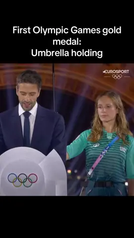 Stay strong girl #goldmedal #olympicgames2024 #olympicgames #umbrellachallenge #paris #foryoupage #olympicgamesparis2024 #fyp #foryou #openingceremony 