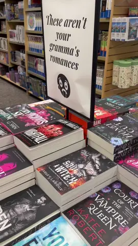 #greenscreenvideo low key ✨iconic✨  #darkromancereads #barnesandnoble #BookTok #books 