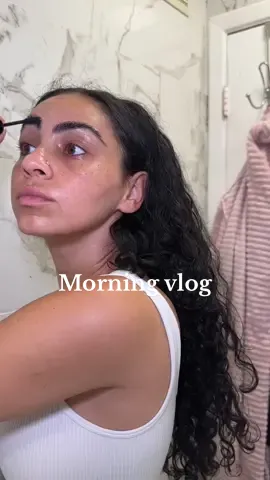 HAPPY FRIDAY!🥰✨ hope everyone has a happy and healthy weekend🤍🌷 #grwm #miml #morningvlog #dailyvlog #asmr #everydaymakeup #skincare #Lifestyle #20something #fyp 