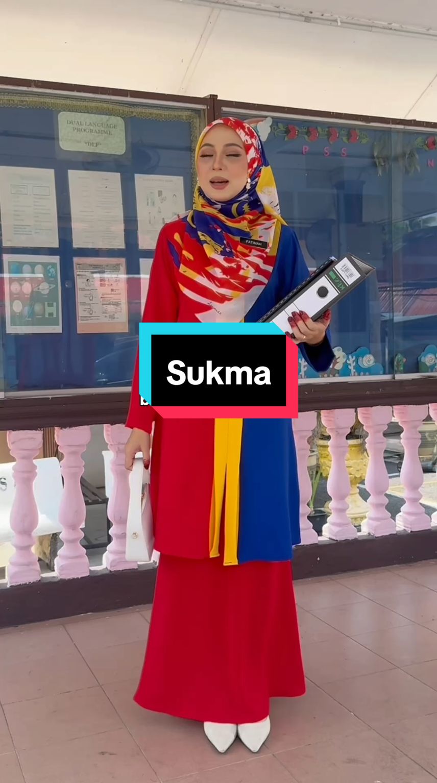 Jenis2 cikgu bila masuk kelas.. Cikguu ada tak yg mcm ni? Haa yg mana satu, ce komen! Hihi 🙈 #SUKMA #fypmerdeka #cikgu #cikgusekolah #guru #tenagapendidik #bajukurung #pejawatawam #kurunguniform #uniformcikgu #uniform #kurungcikgu #uniform #kurungmerdeka #kebayamerdeka #kebayamodern #harimerdeka 