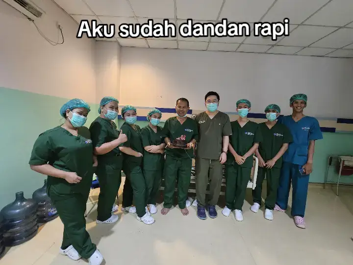 Aku sudah dandan rapii😅#fypシ #nakes #tenagakesehatan #perawatbedah #tenagamedisindonesia #keperawatan💊💉 #sejawatperawat #xybca #tenagakesehatan 