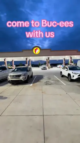 our favorite road trip pit stop 🦫 #bucees #roadtrip #pitstop #toddlersoftiktok #MomsofTikTok 