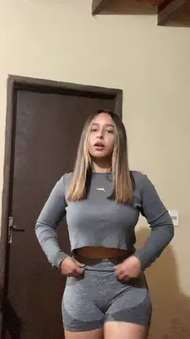 Sigueme para más contenido Haci #perreos #shorts #sola 