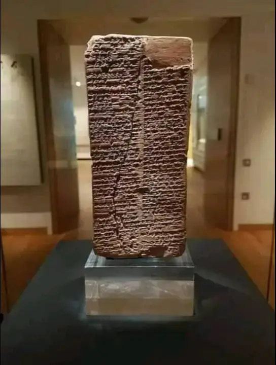 Sumerian ancient texts reveal 8 intelligent kings who came to earth and ruled for 241,200 years. This remarkable writing was discovered in the early 20th century by German-American researcher Hermann Hilprecht on a 4,000-year-old clay stele. The most controversial ancient Sumerian document lists the names of eight ancient kings who ruled for nearly two hundred thousand years. According to the legend, a group of eight intelligent beings controlled Mesopotamia for 241,200 years before the Great Flood. The Sumerians were a sophisticated civilization that existed about 7,000 years ago in Mesopotamia between the Tigris and Euphrates rivers, which eventually became Babylon and what is now Iraq and Syria. A scroll detailing the rulers of Sumer and their reigns, from the site of ancient Sumeria in Iraq.