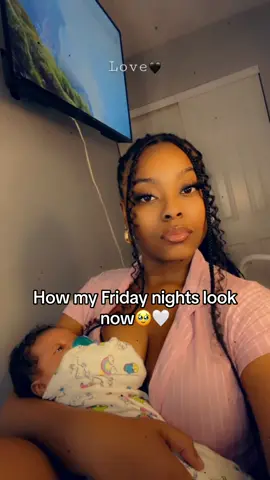 🤞🏽🤍  #newmom #momlife #babiesoftiktok #MomsofTikTok #fridaynight #bonding #blackbabies #newborn #girlmom #mylove 