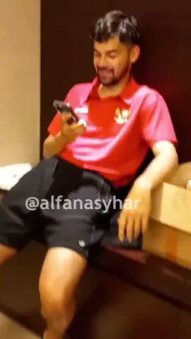 Extended version Sandy nyanyi balonku 😭 sekarang liat muka Sandy tu bawaannya mau ngakak terus 😭🤣 #sandywalsh #timnasindonesia 