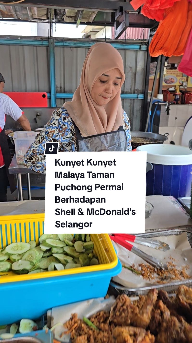 Cik Teh ada ni kat Kunyet Kunyet Malaya Puchong Permai Berhadapan Shell dan McDonald's Selangor  Dibuka setiap hari bermula jam 9.00 pagi hingga jam 3.00 pagi  #cikteh  #ayamgorengkunyit  #daginggorengkunyit #sotonggorengkunyit #udanggorengkunyit