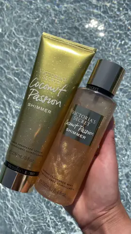 🥥✨☀️  #victoriassecretitaly #victoriassecretitalia #shimmer #shine #victoriassecret #cremacorpo #acquaprofumata #mist #lotion #bodylotion #bodymist #glitter #victoriassecretcoconutpassion #coconutpassion #coconut #cocco